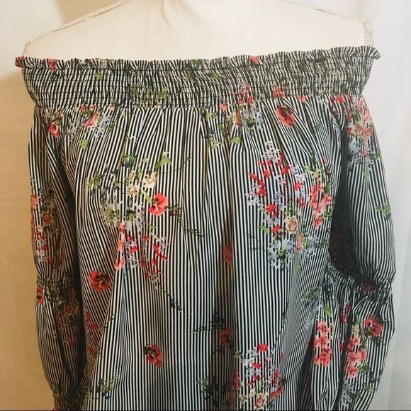 Francescas STRIPED OFF SHOULDER BELL SLEEVE TOP - Picture 4 of 8